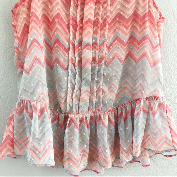 ELLE Multi Color Zig Zag Patterned Sleeveless Top - Picture 3 of 8